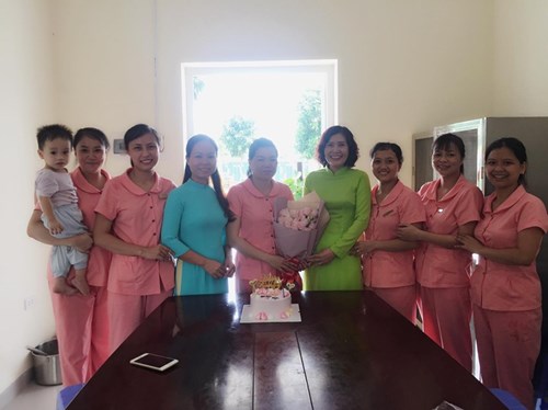 Trong tháng 08 năm 2019 BGH và Công đoàn trường MN Long Biên A đã tổ chức sinh nhật chúc mừng 3 đồng chí. 